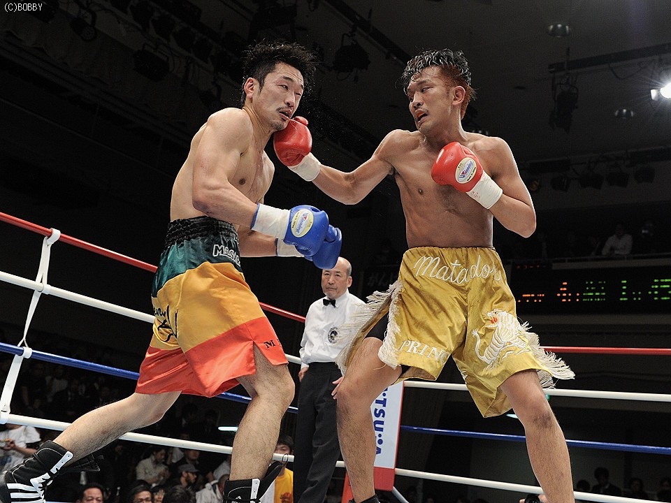 ボクシングの試合に臨む島村国伸